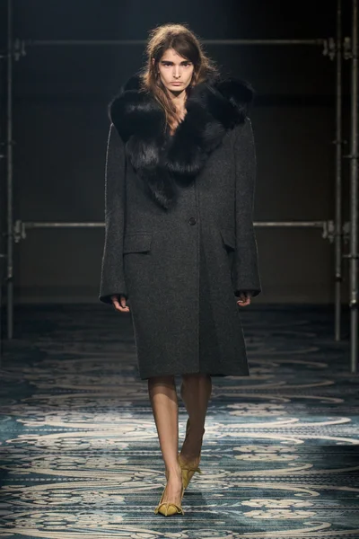 Look 18